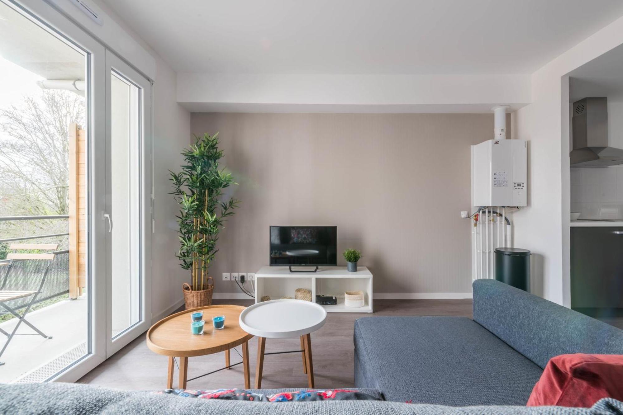 THEO - Appartement proche gare,WIFI,arrivée 24 24 Le Mans Extérieur photo