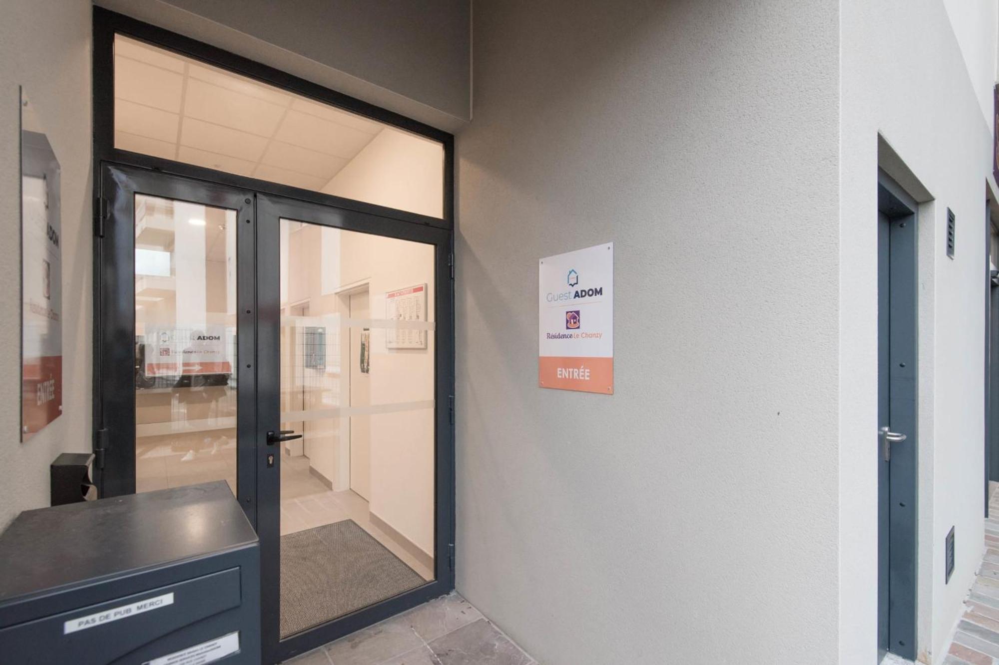 THEO - Appartement proche gare,WIFI,arrivée 24 24 Le Mans Extérieur photo